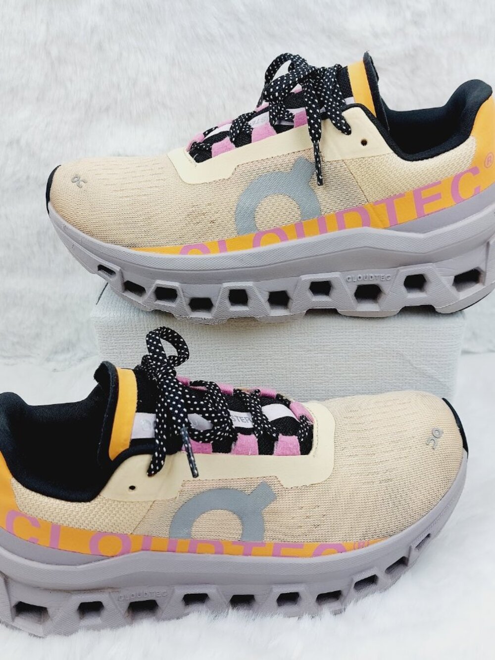 On Run Women's Blonde Fade Cloudmonster Eye Catch Running Shoes Size 6 - Picture 2 of 10